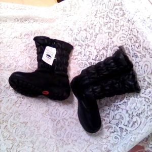 Totes Women's Black  Snow Winter Boots Mid Calf Quilted Waterproof Size 6